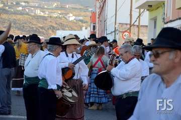 Alegre y participativa romería en El Ejido (Foto FJ Santana y TF)